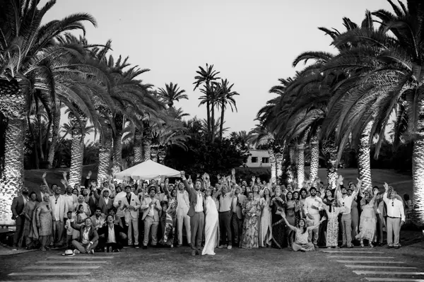 Wedding group photo under palm trees black and white - wedding photographer marrakech